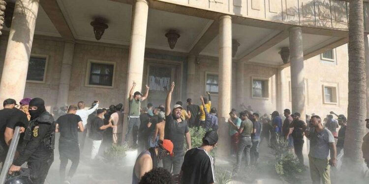 عراق کې د لاریونونو پر مهال ۳۰ تنه وژل شوي دي