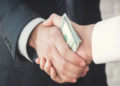 د سولې انستیتوت: اداري فساد د تېر حکومت د چپه کېدو ستر لامل و