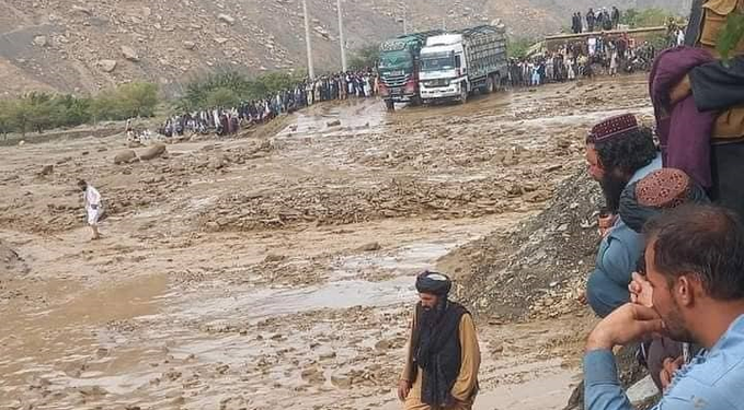 له پرونه راهیسې په هېواد کې سېلابونو ۴۰ تنه وژلي دي