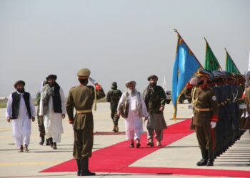 رئیس الوزرا: د بندیزونو پرځای دې خبرو ته لار پرانېستل شي