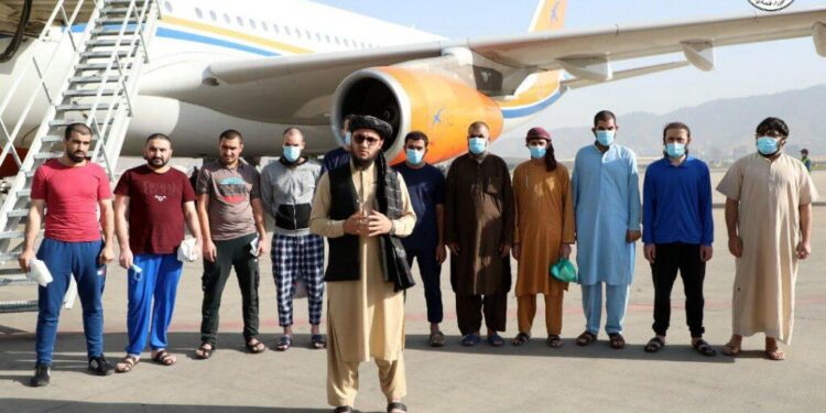 عربي اماراتو لس تنه افغان بندیان خوشې کړي دي