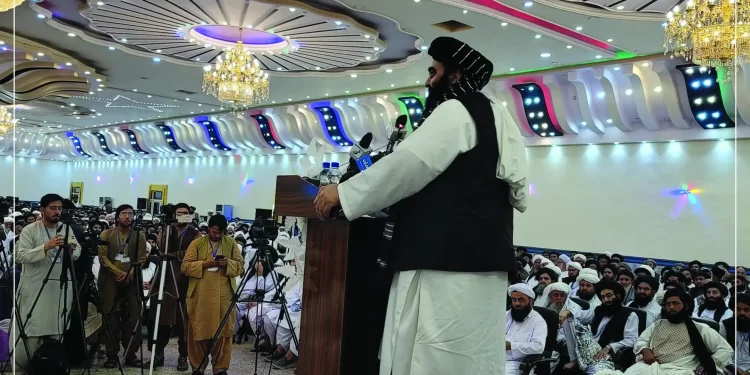 متقي: نړیوال دې له فرمایشاتو ډډه وکړي، مثبتې اړیکې دې راسره وپالي