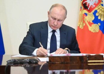 پوتین د خپلو ځواکونو زیاتولو فرمان لاسلیک کړ