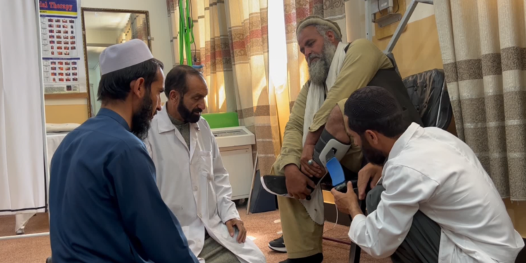 روان کال هېواد کې له ۱۰۰ زرو د زیاتو معلولینو درملنه شوې