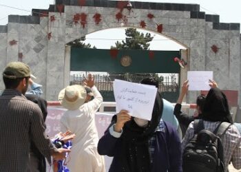 کارپوهان: پاکستان باید د افغانستان پر وړاندې محترمانه تګلاره ولري