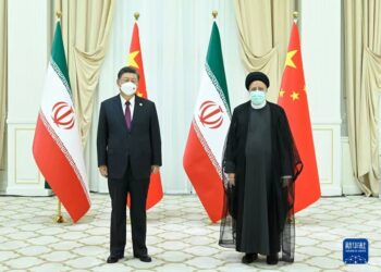 شي جين پينګ له خپل ايراني سیال سره وکتل
