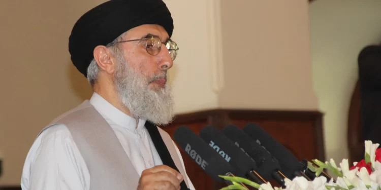 حکمتیار: امریکایي الوتکې د پاکستان یا تاجکستان په همکارۍ را اوړي