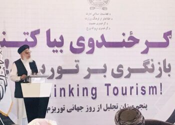 ستانکزی:  پاکستان راباندې ۴۰ کاله تجارت وکړ، نور دې بس کړي