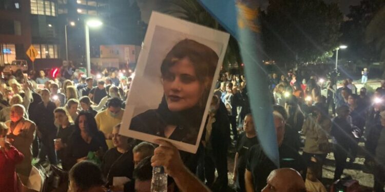 په ایران کې د لاریونونو پرمهال نهه تنه وژل شوي