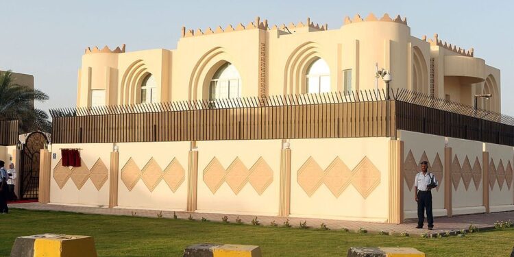 شاهین: د بندیزونو لرې کولو لپاره د نړیوالې ډلې جوړېدل مهم دي