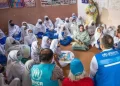 ټام وېسټ پاکستان کې له افغان زده کوونکو سره لیدلي دي