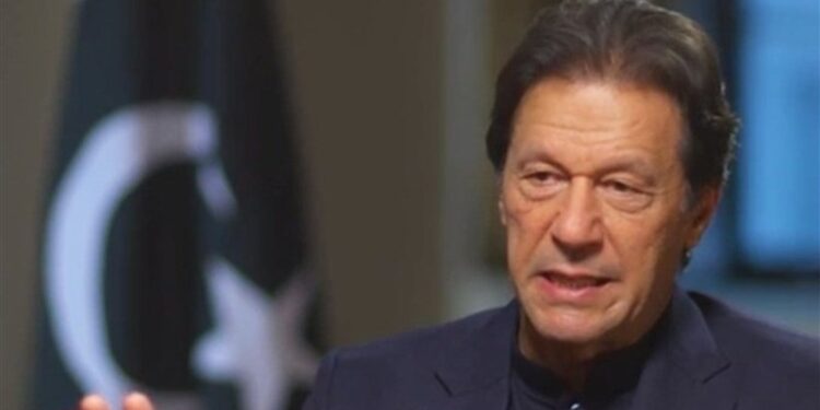 عمران خان د ۵ کلونو لپاره په ټاکنو کې له برخې اخیستو منع شو
