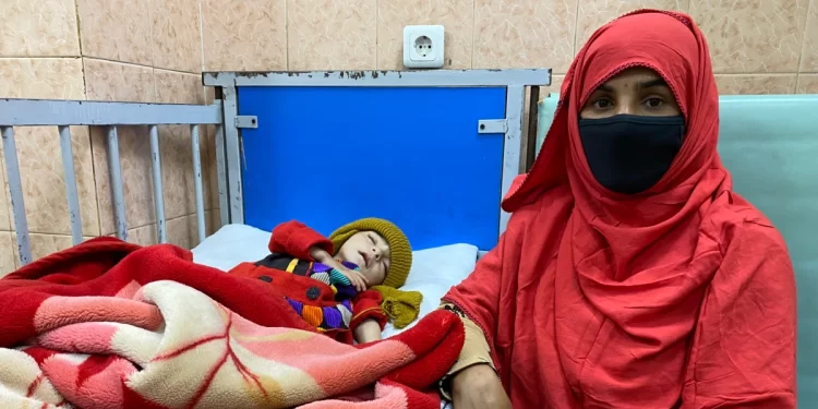 افغانستان کې پر خوارځواکۍ د اخته ماشومانو شمېر ډير شوی