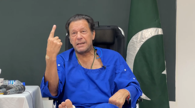 عمران خان: د پاکستان حکومت به له وخته مخکې ټاکنو ته مجبور کړم