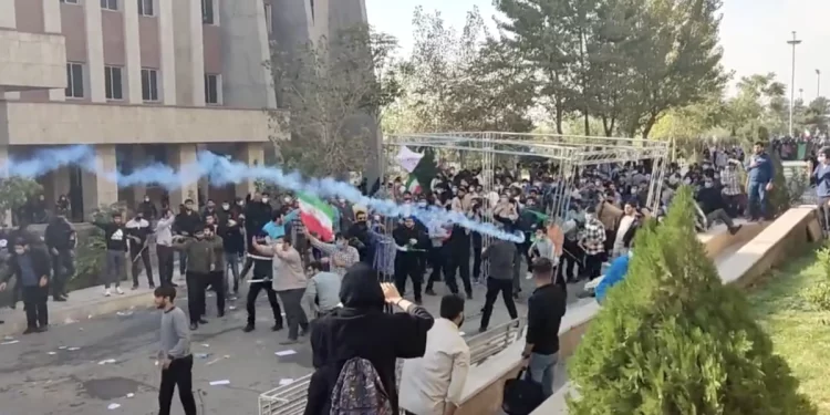 د ایران په کردستان کې ۱۲۴ لاریون کوونکي وژل شوي دي