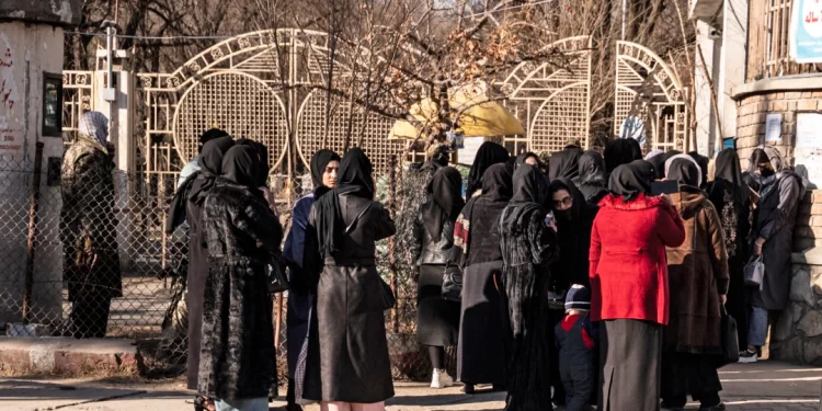 د کډوالۍ نړیوال سازمان د نجونو پر زده کړو بندیز غندلی دی