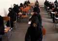 نړیوالې ټولنې پوهنتونونو کې د نجونو د زده کړو د ځنډولو پرېکړه غندلې ده