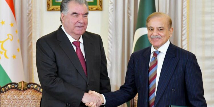 تاجکستان او پاکستان پر افغانستان خبرې کړې دي