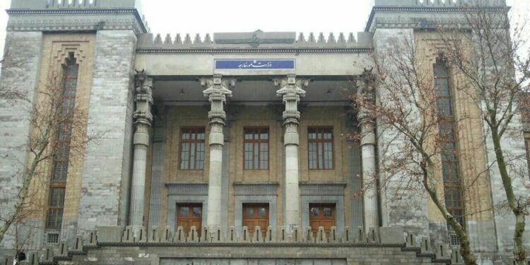 ایران د بریټانې او جرمني سفیران احضار کړي