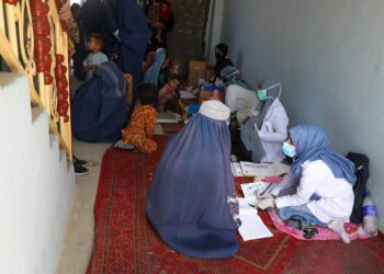 قطر: موسسو کې د ښځو د کار بندیز پر پرېکړې دې له سره غور وشي