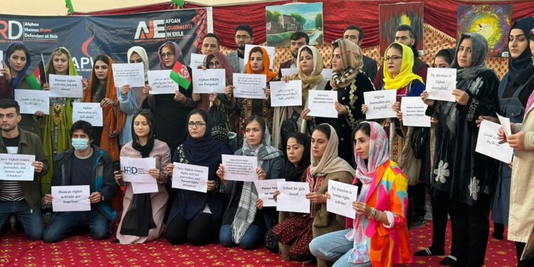 افغان خبریالان: د پاکستان د حکومت له لوري په بېلابېلو بهانو ځورول کیږو