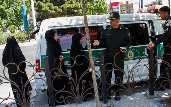 د ایران حکومت د ښځو د حجاب په اړه ګزمې ودرولې