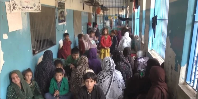 د پاکستان له زندانونو پاتې بندي افغانان هم راخوشې کېږي