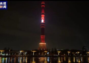 په مسکو کې د اوستانکينو پر ټليويزيوني څلي د چین ميډيا ګروپ د پسرلني جشن د هنري نندارې نښه انځور شوې