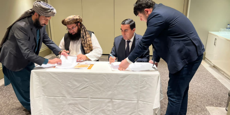 تاجکستان افغانستان ته د برېښنا صادرولو تړون تمدید کړ