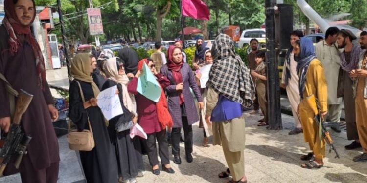 امریکا: ط البان دې د مشروعیت لپاره د افغانانو حقونو ته درناوی وکړي