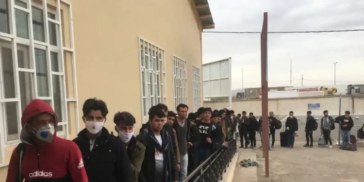 ایران هره ورځ دوه زره افغان کډوال افغانستان ته راستنوي