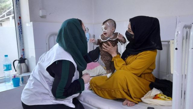 بې پولې ډاکټران: پر ښځو محدودیتونه بشري ناورین ته وده