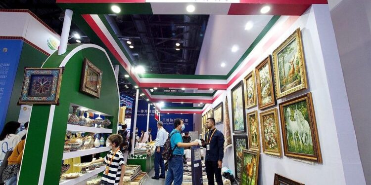 چين په تېرو ۱۰کلونو کې د ايران تر ټولو لوی سوداګريز همکار و