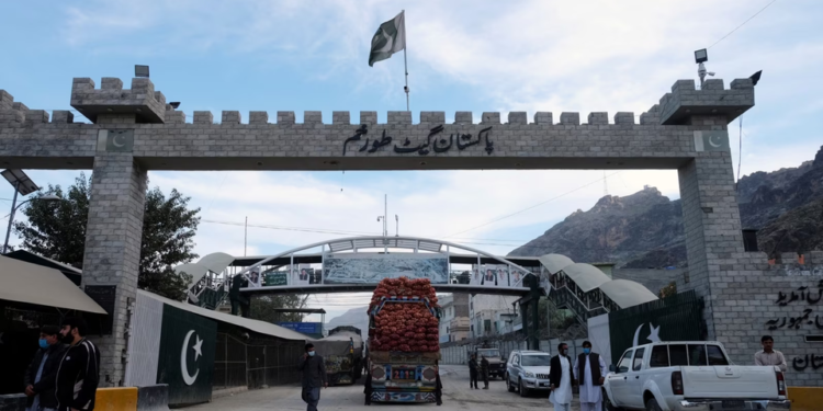 تورخم دروازه د هر ډول تګ راتګ پر مخ پرانیستل شوه