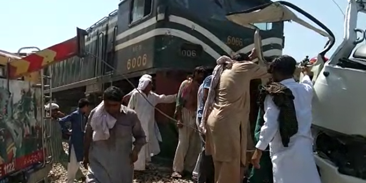 د پاکستان په يوه اورګاډي کې چاودنې ۲ کسان وژلي