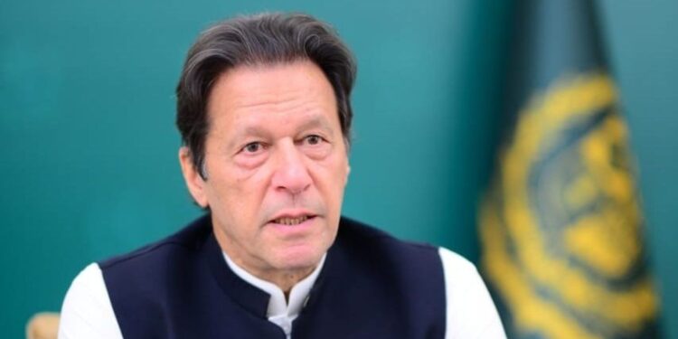 عمران خان: د امنیتي ځواکونو د بې پروايۍ له امله پاکستان کې بریدونه ډیر شوي