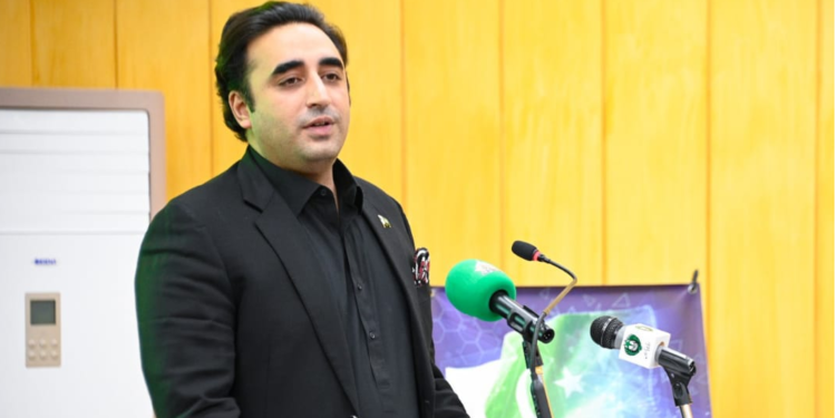 زرداري: ط البان له نړیوالې ټولنې سره په خپلو ژمنو کې پاتې راغلي