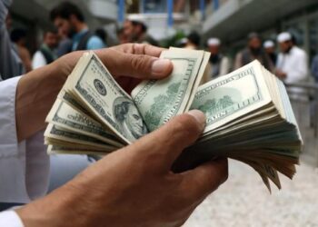 له افغانستان څخه بهر ته د ډالرو پر قاچاق بندیز ولګېد