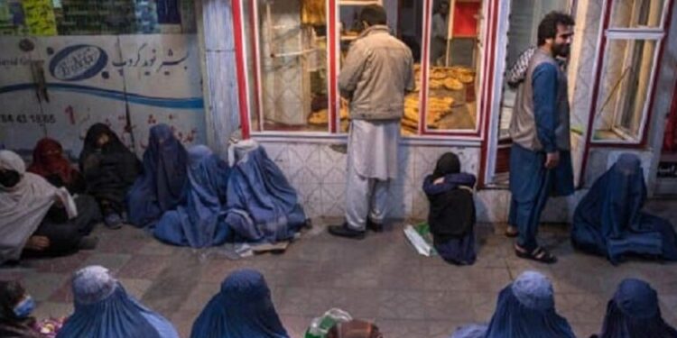 د بحران نړیواله ډله: پر ښځو بندیزونه به د افغانستان کړکېچ نور هم زیات کړي