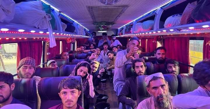 د پاکستان د کراچۍ له زندانه ۱۳۷ افغان کډوال خوشي شول