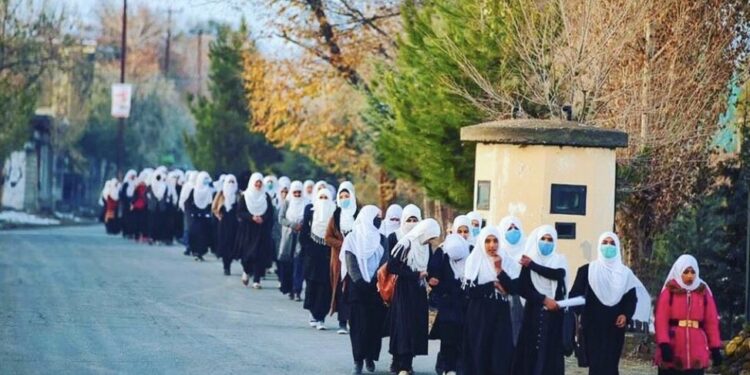 د ماشومانو د ژغورنې سازمان: افغان نجونو ته دې د زده کړو اجازه ورکړل شي