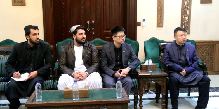 چینایي سوداګر افغانستان کې د سړکونو جوړولو برخه کې پانګونه کوي