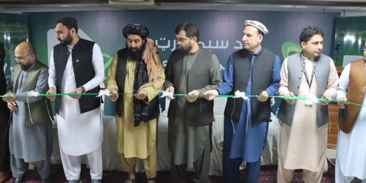 اتصالاتو مخابراتي شرکت د هېواد په شرقي زون کې د سیم کارتونو د ثبت مرکز پرانیست