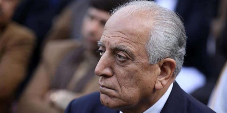 خلیلزاد: د نجونو پر مخ دې د ښوونځیو پرانیستلو نېټه معلومه شي