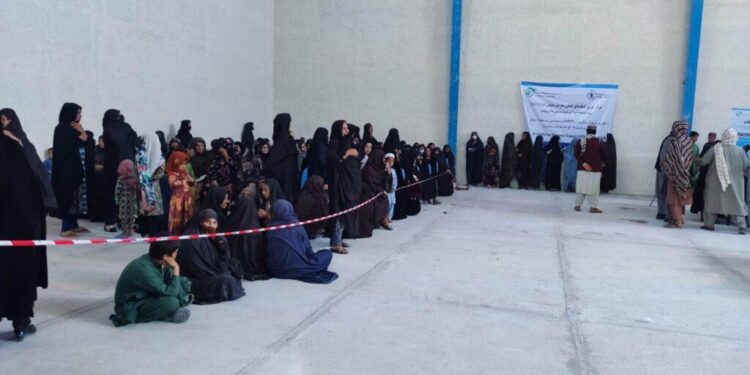 اوچا: مرستندویه ادارې دې افغانانو سره مرستو ته دوام ورکړي