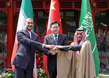 چين ګانګ د سعودي عربستان او ايران له بهرنيو چارو وزيرانو سره وکتل