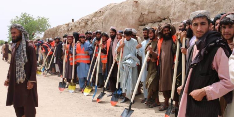 هلمند کې د ۱۴ میلیونه ډالرو په ارزښت دیوې پروژې چارې پیل شوې