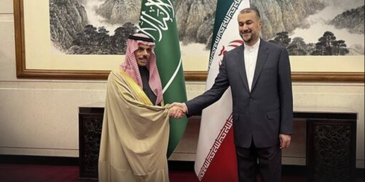 د ایران او سعودي د بهرنیو چارو وزیرانو په چین کې سره لیدلي