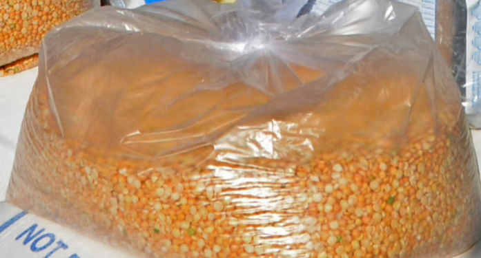 تېر کال ۱۰۰ زره ټنه دال پر اړمنو افغانانو ویشل شوي