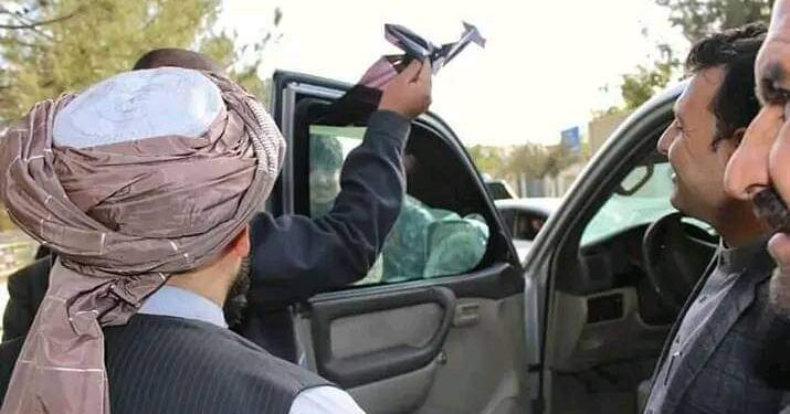 هېواد کې د تورو ښیښو موټرو پر ګرځېدو بندیز ولګېد